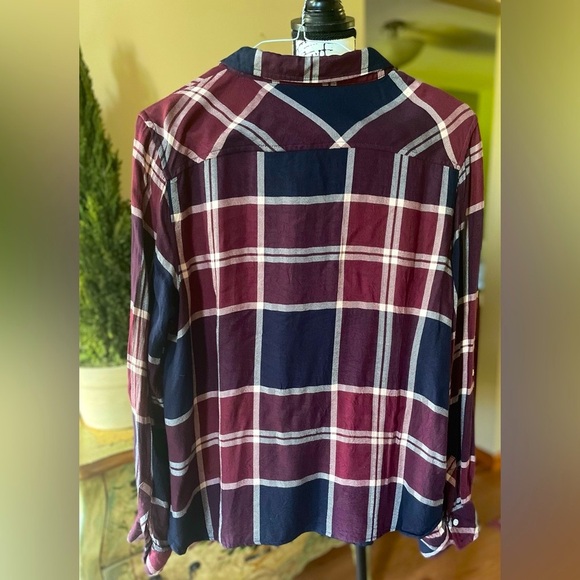 “Tommy Hilfiger” Burgundy, Navy and White Button Down Shirt. Size XL EUC - Picture 3 of 6